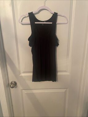 Women’s Black Sleeveless Scoop Neck Tank Top